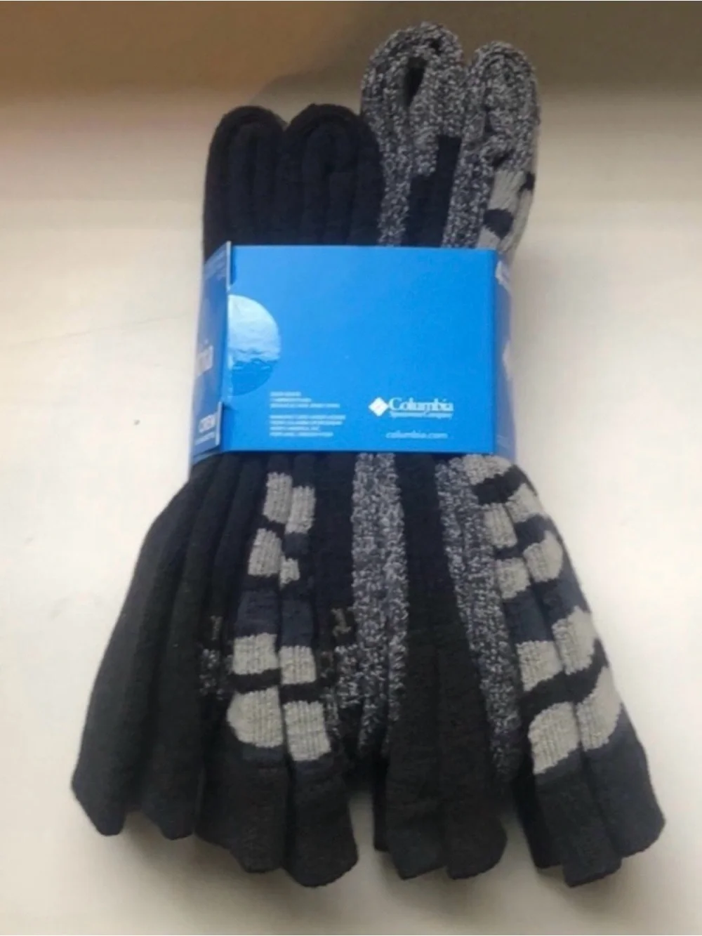 New Columbia Socks Men’s 4 Pair Black & Gray Casual Outdoor Activewear Crew Sock